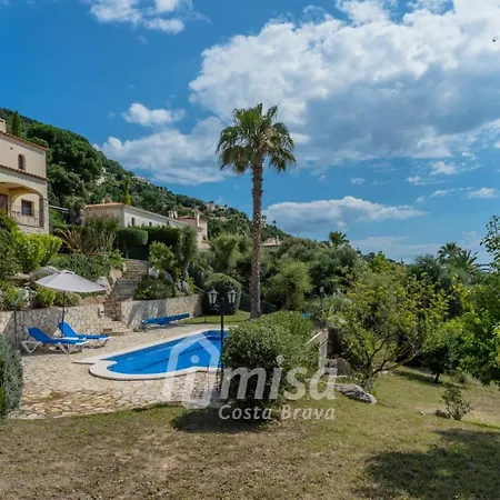 Bunganvilla Villa *